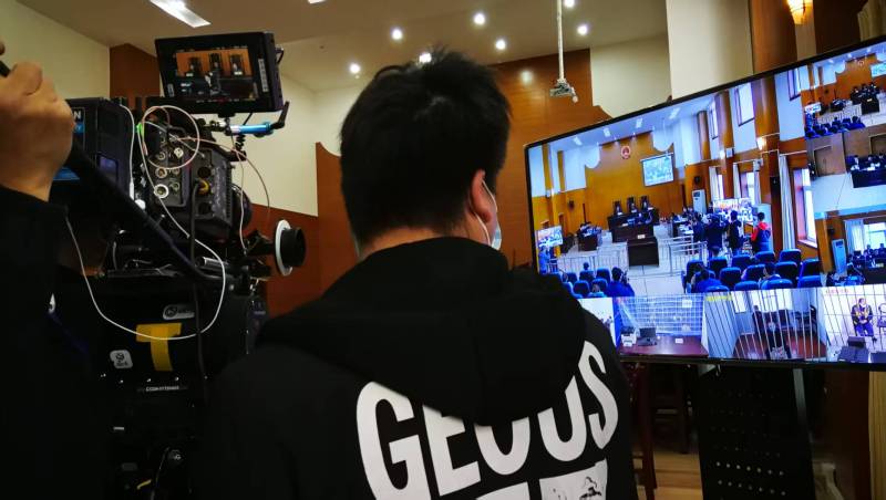AI生成VS人工创意——商水县广告片拍摄公司的技术浪漫主义实践